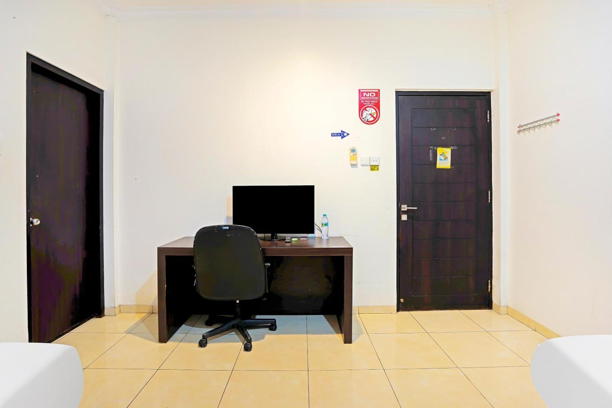 Oyo Flagship 91290 Pondok Inap Shofwa 2 Brebek Exterior foto